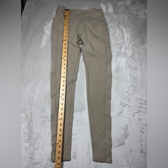 Alo Yoga Cream Tan Mesh Block Athletic Leggings Size Small - Picture 8 of 16